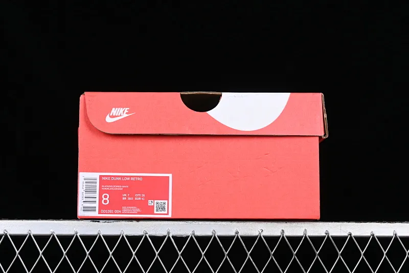 All Categories Nk SB Dunk Series Nk SB Dunk Low Low-top Sneakers Nk Dunk Low "Goldenrod" Black and Yellow University of Iowa SB Smashing Backboard Fashion Casual Sneakers DD1391-004